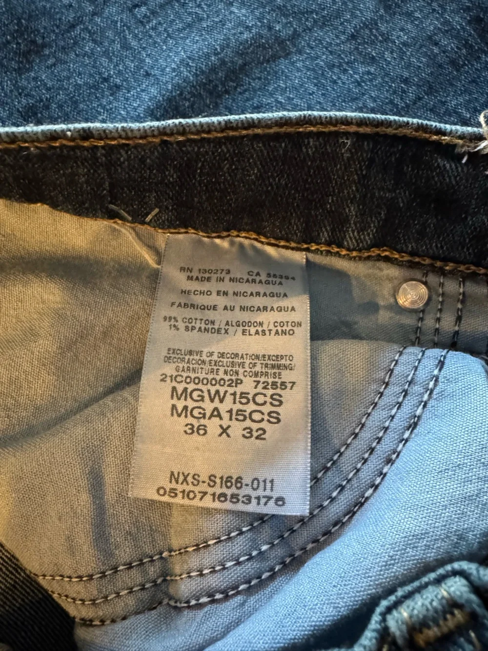 Wrangler Dark Blue Relaxed Fit Denim Jeans with Logo Patch 36 x 32 Like new!